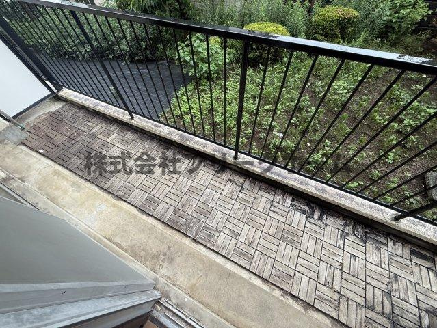 三鷹台サンハイツのバルコニー
