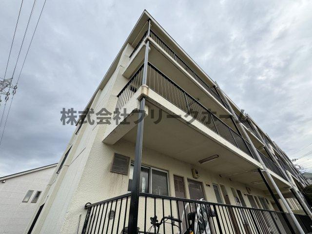三鷹台サンハイツの外観