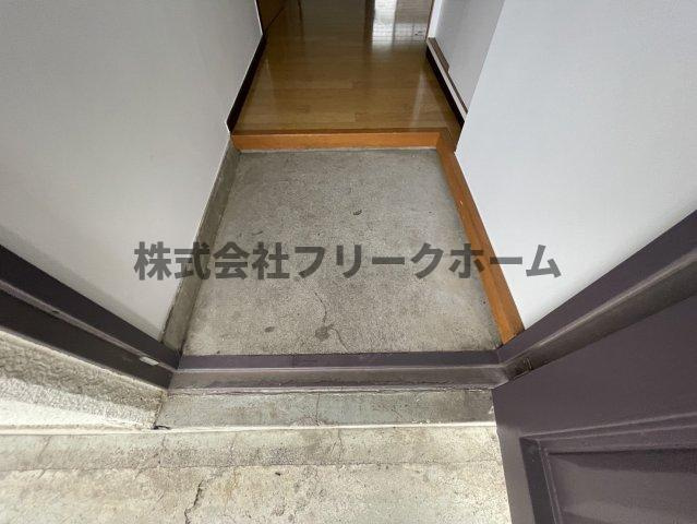 三鷹台サンハイツの玄関