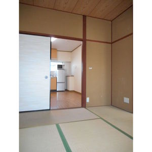 中島コーポラスの和室