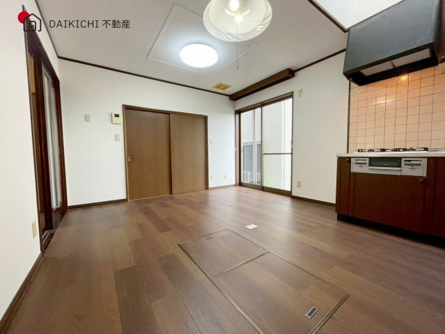 【居間・リビング】 | 桶川市大字上日出谷　中古戸建