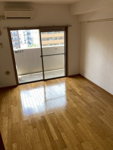 福岡市博多区美野島２丁目の賃貸マンションの居間・リビング