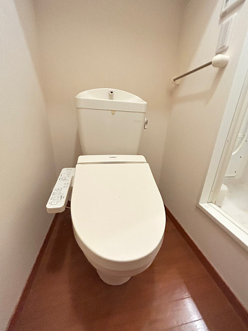レオパレス上坂部のトイレ|シンプルで使いやすいトイレです