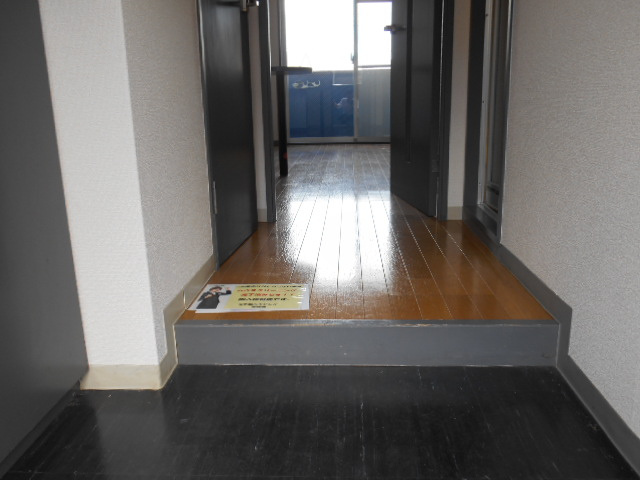 サンライズセカンドの玄関