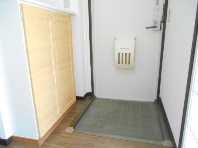 サンライズ曽根西ハイツの玄関