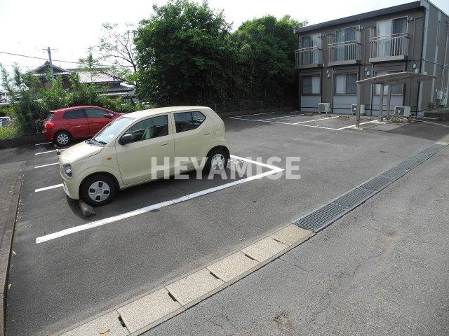 リースランド古賀島B棟の駐車場