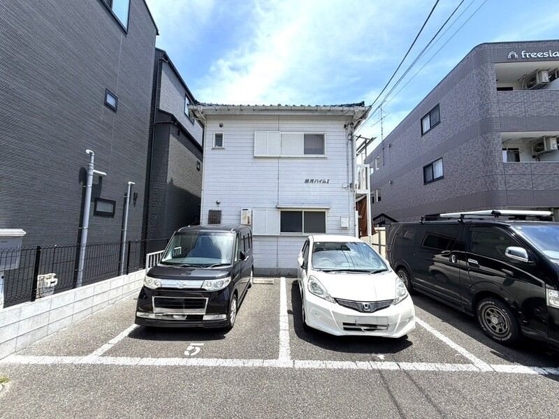 指月ハイム1の駐車場