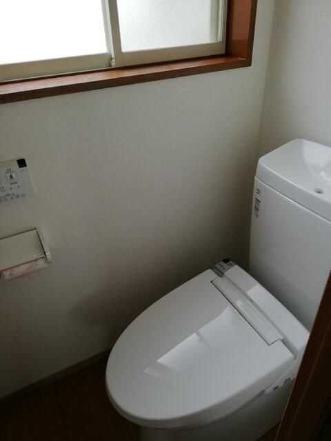 太田ミニハイツのトイレ|ゆったりとした空間のトイレです