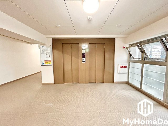 パレス守山のその他共用部分|ベビーカーでの移動時や重い荷物を持っている時に便利なエレベーター付きです。