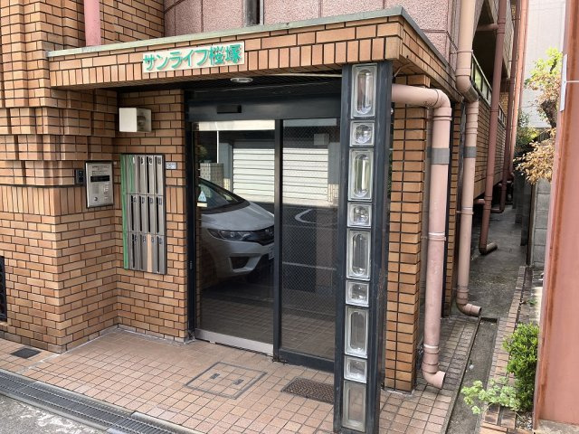 サンライフ桜塚のエントランス