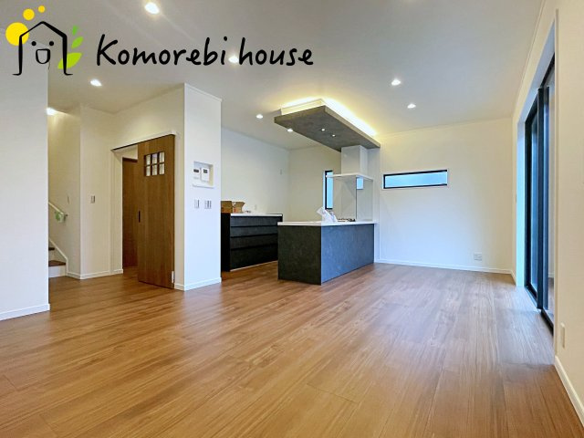 大宮南中野　新築一戸建て　ルシェール　Dの居間・リビング|26.8.28　撮影済み