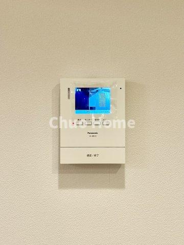 中銀上野パークマンシオンのセキュリティ|【モニターホン】誰が来たかすぐにわかるカラーモニター付きインターホン。通話ボタンを押すまでは室内の音は漏れていませんので相手を確かめてから応対できます。