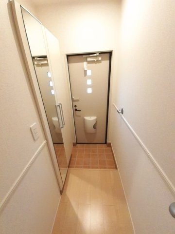 ノーベル　Ｃ棟の玄関
