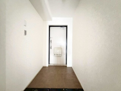 【玄関】 | 岸和田コーポラス２番館 | ゆとりの玄関ですよ！シューズボックス置けば、散らかりがちな玄関も片付きますね！