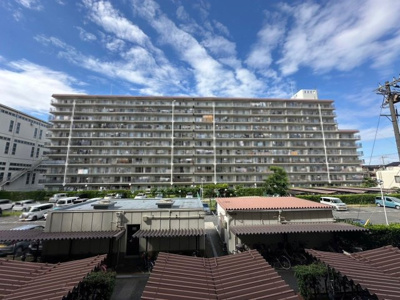 【外観】 | 岸和田コーポラス２番館 | 南海本線「和泉大宮」駅まで徒歩１４分！毎日の通勤や通学に便利ですね！忙しい朝や遅くなった帰宅時にも嬉しいですね！