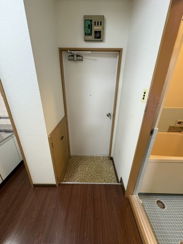 小金井市本町５丁目の賃貸マンションの玄関|写真は他室