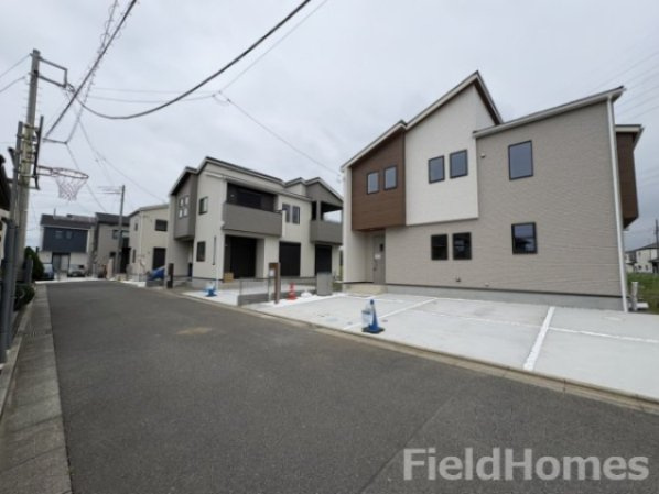 平塚市入野新築戸建て　1号棟の前面道路含む現地写真|前面道路含む現地写真です。
