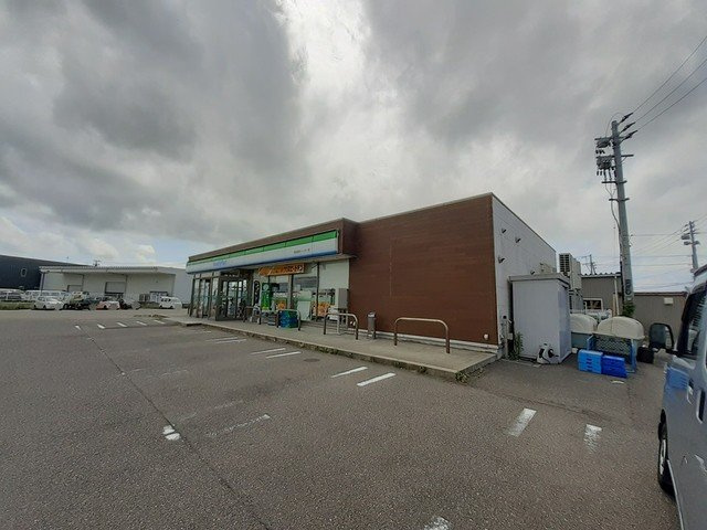 ラウムの周辺|ファミリーマート曽和インター店まで568m