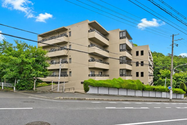 愛宕山ビューハイツの外観|阪急「門戸厄神」駅徒歩15分の立地です。2025年8月リフォ―ム済みの綺麗なお家で新生活を始めませんか？皆様からのご連絡心よりお待ちしております。