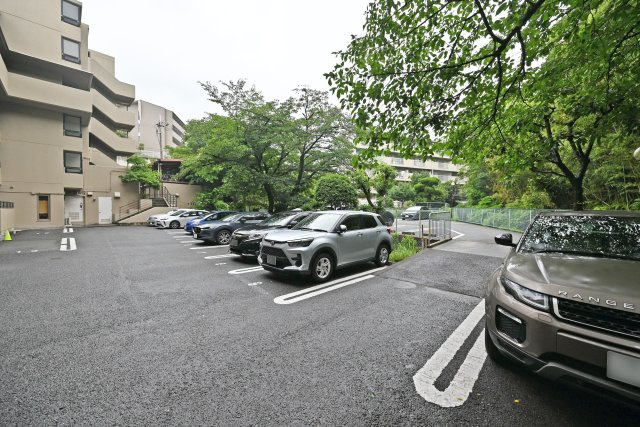 愛宕山ビューハイツの駐車場|敷地内駐車場空き有(月額15000円)※空き状況要確認