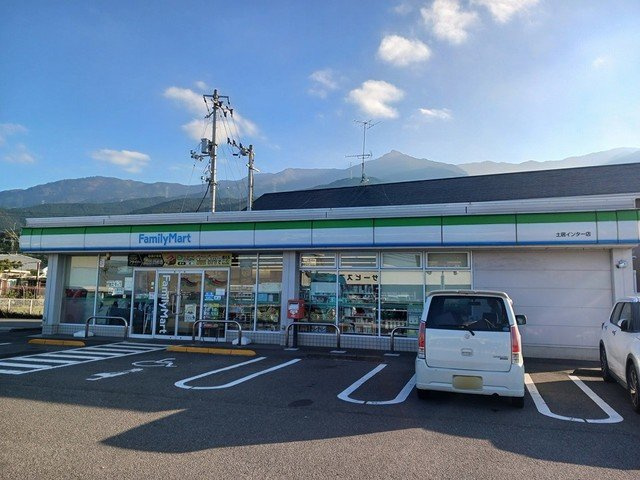 リビエラＯｓａｄａ　Ⅰの周辺|ファミリーマート土居インター店まで329m