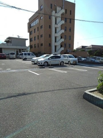ビサイド・スリーの駐車場