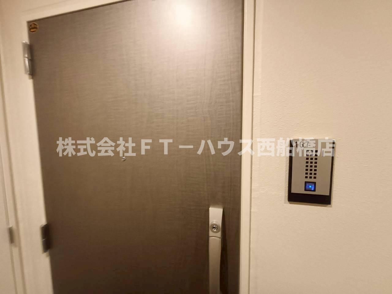 Alivis原木中山の玄関