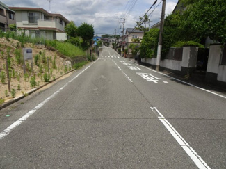【前面道路含む現地写真】 | 川西市緑台2丁目5の57　建築条件無土地