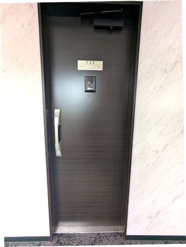 赤坂レジデンシャルホテルの設備|玄関にモニター付インターホン、ディンプルキーのダブルロックセキュリティ