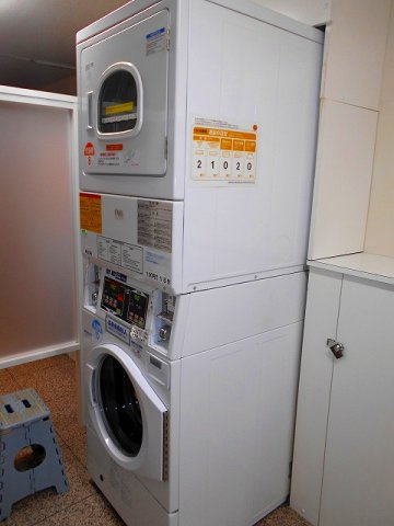 赤坂レジデンシャルホテルの設備|１Fコンランドリー、大型の乾燥機