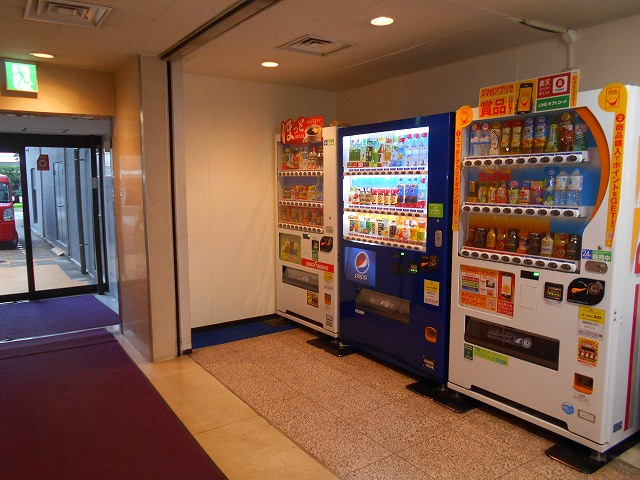 赤坂レジデンシャルホテルの設備|1Fに自動販売機