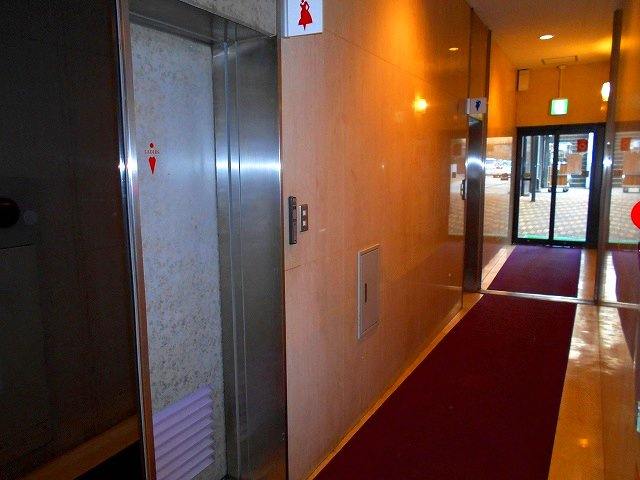 赤坂レジデンシャルホテルの設備|１F共用部に来客用男女別トイレ