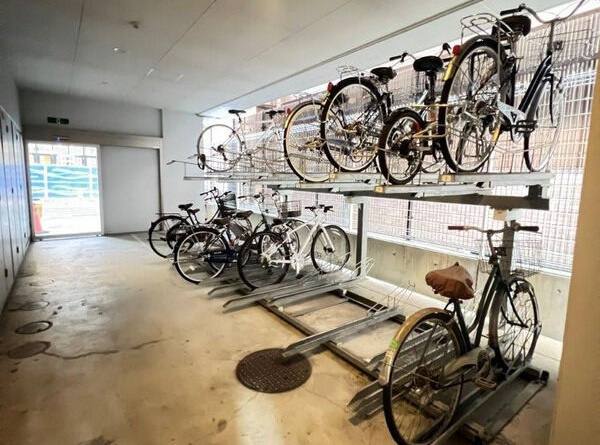 【駐車場】