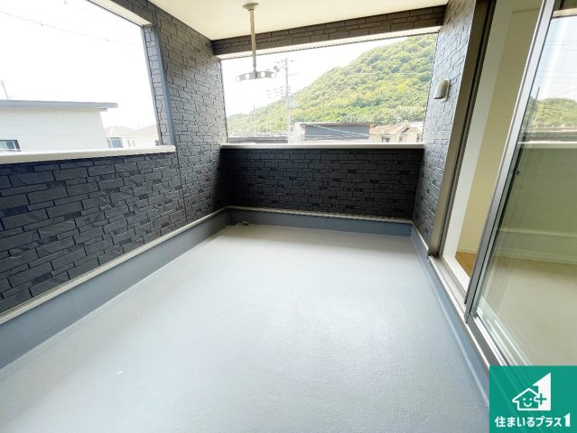 姫路市広畑区西蒲田　第18期　新築一戸建てのバルコニー|ワイドバルコニーは洗濯物を干すスペースが広いのでご家族が多くても安心！