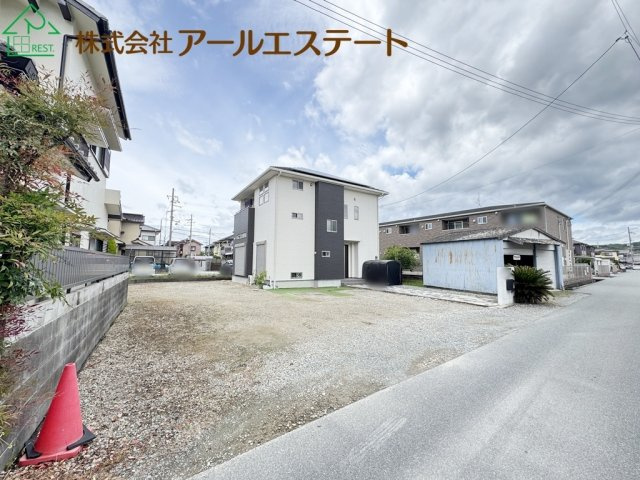 姫路市花田町小川　　　中古戸建の前面道路含む現地写真