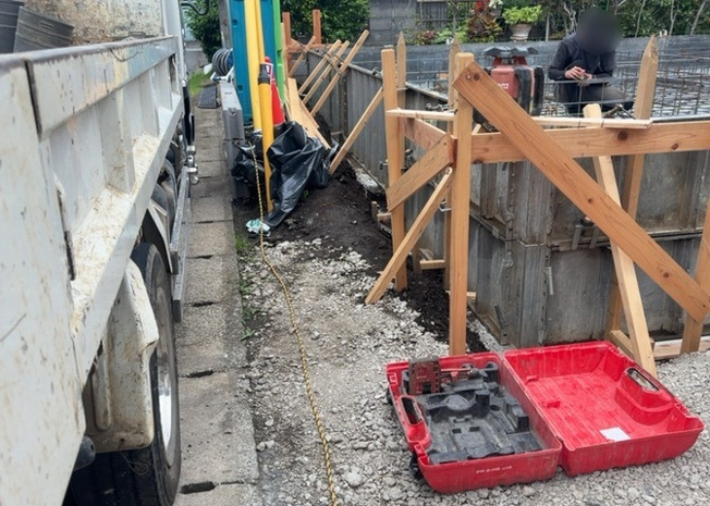 【設備】 | 敷地内には、散水栓や立水栓があります。水道水を直接利用できるため、水を運ぶ手間を省くことが出来ます。大量の水を必要とする洗車作業や清掃などに役立ちます。その他設備とあわせて、現地でご確認ください。
