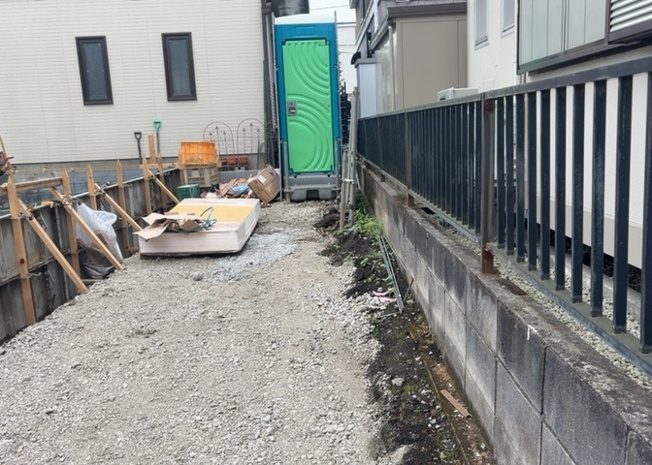 【庭】 | 庭があることでガーデニングや家庭菜園はもちろん、こどもの遊び場やペットを放して遊ぶことができます。また、家の周囲に余裕があるということです。隣地との間があれば、十分な日当たりと、風通しが確保できます。