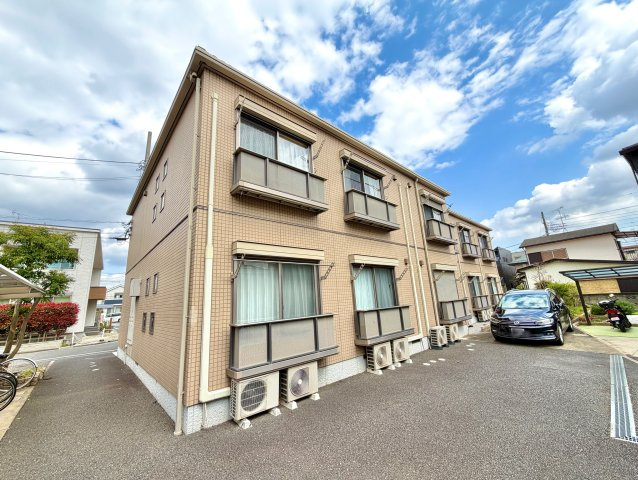 ドルフ宇奈根駐車場