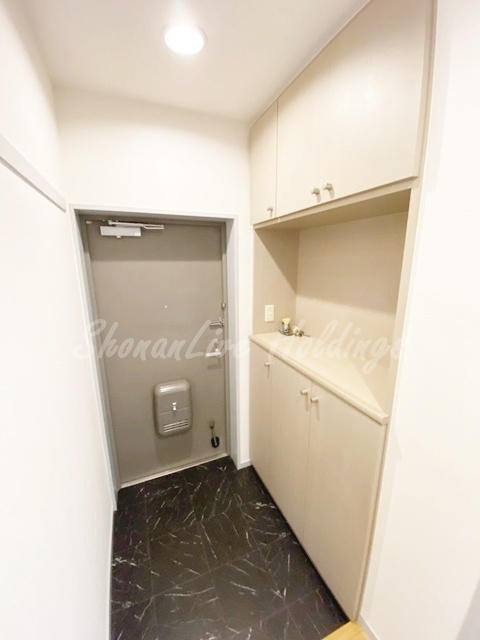 藤沢市本鵠沼５丁目の賃貸マンションの玄関