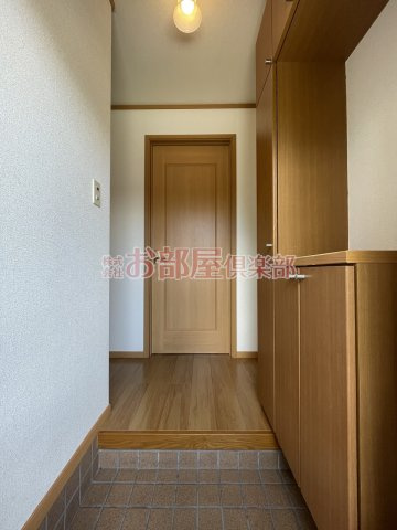 リーブメゾンY.Aの玄関|収納もある玄関です