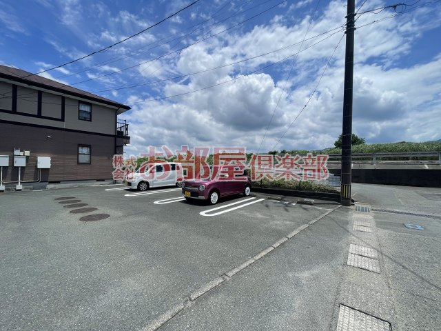 リーブメゾンY.Aの駐車場|駐車スペースもあります