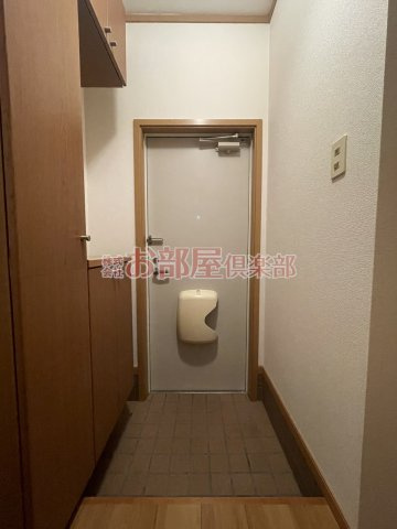 リーブメゾンY.Aの玄関|収納もある玄関です
