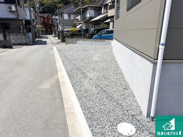 姫路市広畑区西蒲田　第18期　新築一戸建ての前面道路含む現地写真|周辺は閑静な住宅街！前面道路広々で車の出し入れも便利です。駐車が苦手な方でも安心して車庫入れできます！
