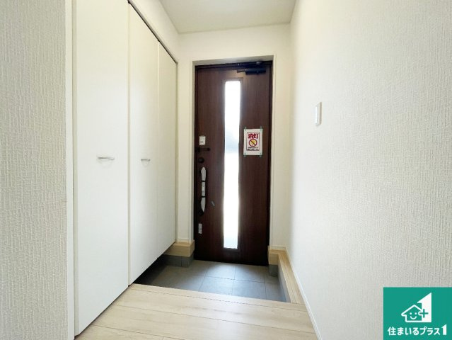姫路市広畑区西蒲田　第18期　新築一戸建ての玄関|シューズボックスにはたくさんの靴が収納できるので玄関周りはいつもスッキリ！ご家族が増えても安心！