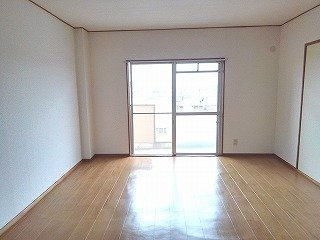 レジデンスサンパークの居間・リビング|居間です
