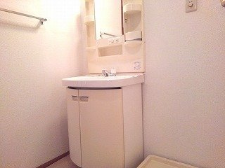 レジデンスサンパークの洗面所|ゆったりとスペースのある洗面所