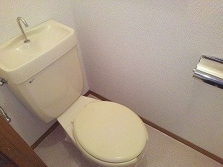 レジデンスサンパークのトイレ|シンプルで使いやすいトイレです