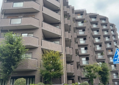 【現況写真】 | ドラゴンマンション多摩学園都市伍番館 | 景色重視でお家選ぶをするとスーパーが遠い！学校が遠い！など生活をするうえで利便性で困ることもあります。まず一度現地を見学する際に、周辺の施設などがあるかを確認し、暮らし始めた後のことを想像しましょう。