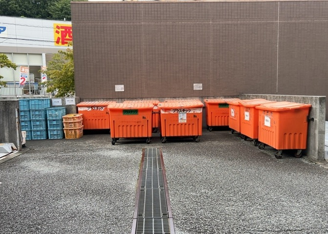 【設備】 | ドラゴンマンション多摩学園都市伍番館 | 共用部にはエレベーターや不在時の荷物受け取りに便利な宅配ボックスを完備。117戸のビッグコミュニティならではの充実した共用設備が揃っており、居住者の快適な日常生活をしっかりサポートします。