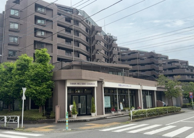 【構造・工法・仕様】 | ドラゴンマンション多摩学園都市伍番館 | ＳＲＣ造は強度や耐震性の面でもRC造と比べて優れています。そのため、10階建以上の高層または超高層マンションなどの建築にも多く採用されています。柱や梁などのサイズが小さくても高い耐震性を確保できます。
